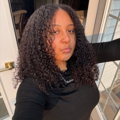 henessyjbeltre's profile picture. somewhere reading, writing, and enjoying life
