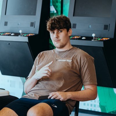20 • Collegiate Call of Duty player for • Challengers player for • @_gingeralee 🤍