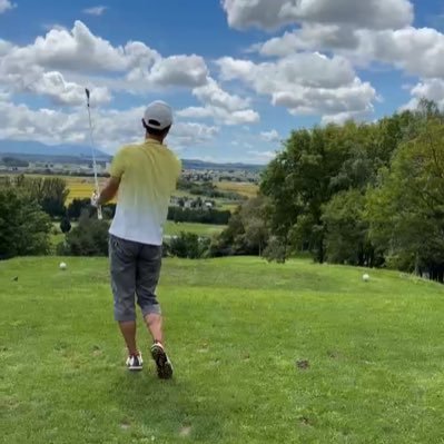 北海道在住の40代ゴルフ大好き野郎です⛳️ パチンコ、パチスロも大好きなダメ人間です(笑)。基本、先約が無ければゴルフの誘いは断りませんのでよろしくお願いします🤩目標は目指せシングル!そしていつか息子達と一緒にゴルフできたら最高です✨2024年7月15日ホールインワン達成🏌️♂️