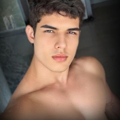 👦 I'm Luca, 19 years old
💪 Athlete, passionate about training and calisthenics...