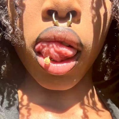 lezbian_vamp's profile picture. lesbian vampire from outer space 🌹 backup for @ruined4placera | findom autotweets