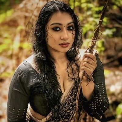 @The_Qween_Kavya