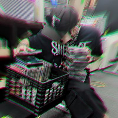 「WebJunkie
「A CyberPunk
「NeoGeek
「Physical Media Curator
「Writer of 'Hollow Promises' & 'Substrate Divide'
「Check my cringe music reactions down below.