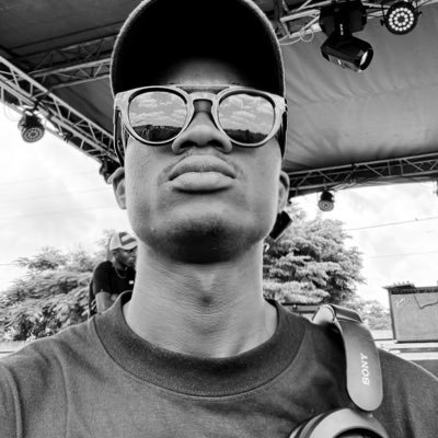 Photographer📱📸 | Content Creator🎦 |Ex-Teacher 🚸 | Creator for @capcutapp | Content Manager at @BeninBouge ||✉️Management: booking@Createeves.africa