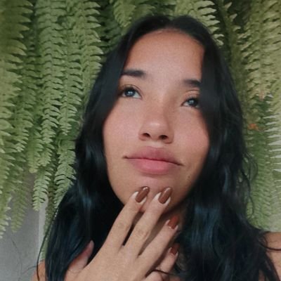 o que eu fui e quem eu sou não é cristal nem pedra e nunca será (...) quero amar quem eu quiser amar 💘