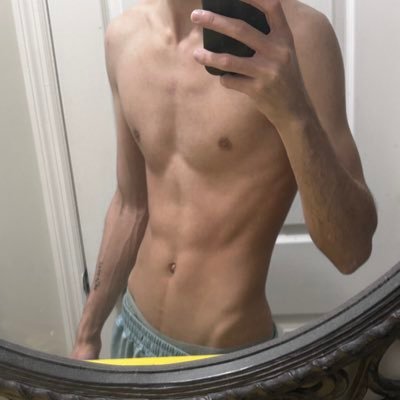 21 Pan 6’3 Gaming and Manga addict | Nsfw/Mdni | Young Show Off | DM’s open 18+