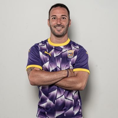 ➞ Jugador del @palencia_cf .💜 Ex- Linares Deportivo / CD Guadalajara / CF Motril / Juventud Torremolinos CF / Salamanca UDS / AD Llerenense