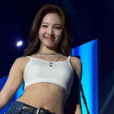 A long-time K-pop fan. This account is filled with my favorite collections about K-pop idols.