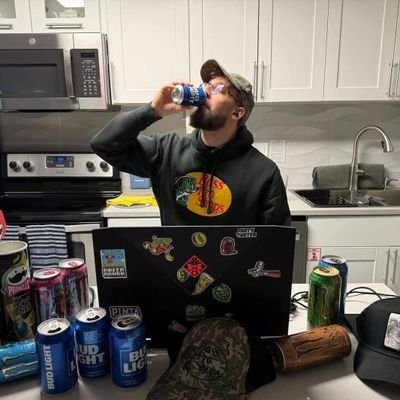 Typowy_Mecenas's profile picture. Aka Pershing
Policja się go nie boi,

Degen, Gamer, Web3 Lawyer, Cypherpunk