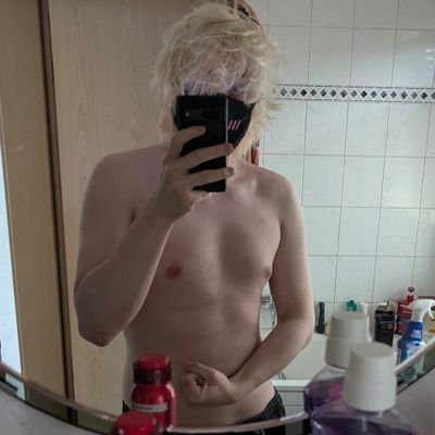 nyanyaomo's profile picture. I'm famous af stfu owo