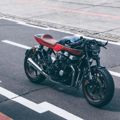 rpfeo91417278's profile picture. 私はモーターサイクル愛好者で、特にクラシックバイクの収集が大好きです🏍️。私のコレクションには、ホンダCB750という貴重なバイクがあり、モーターサイクルの歴史的なマイルストーンです🚀。これを通じて、バイクのデザインと技術への愛が深まり、今後もコレクションを広げていきたいです🔧。