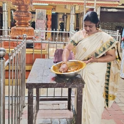 Gastronome / Sly Tweeter / Chatter Box / Kdrama Aficionado / Music Lover/ Maangai potta Meen Kuzhambu Piriyar.
https://t.co/h59R8M6vwM