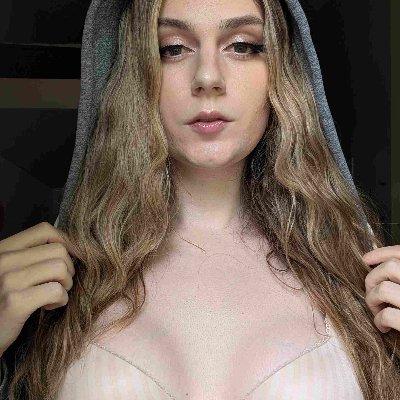 18+ Mtf e-girl with a permanent strap-on and an angel fetish. She/Her. 5 pics, a video, and a vlog a day 5 days a week 20,000+ up so far, no PPV 💞 @ourangelcyn