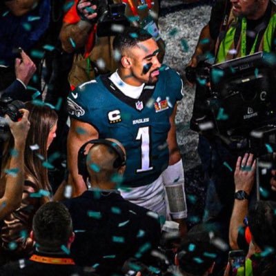 🗣️ Get 💰 Live life … Stay out the Way 🙏🏾🤘🏾 #KingJames 👑 #FlyEaglesFly