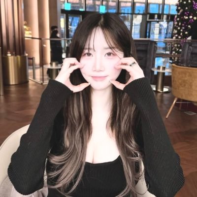 ‧₊˚❀༉‧₊˚. ‧₊˚❀༉‧₊˚. 𝓜aura 𝒦irana 𝓜entari. Sugar on the lips, fire in the veins. Sweet as honey, fierce as flame. 2OO5. MVRP-ND. ‧₊˚❀༉‧₊˚. ‧₊˚❀༉‧₊˚.
