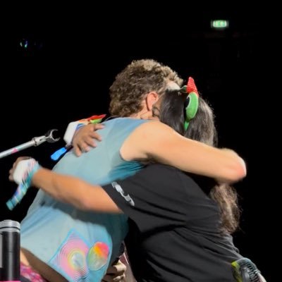 #ClimateChampion🌍 #Logophile #Linguaphile @coldplay is ❤️🩹🌙✨🐘🦧🍓🤲🏻💛👩🔬🌹🍉4️⃣2️⃣🌈#MOTSWT🇦🇺🇦🇪🇮🇳🇰🇷🇬🇧 Show #220@Wembley is for a lifetime