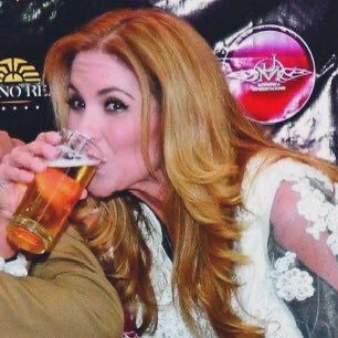 Tu eres el L U C E R O que guía mi vida 🫂✨🩵 exótica, caponera y caprichosa 💋