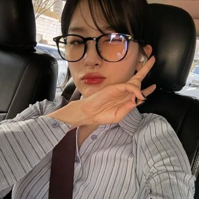❲ 𝐏𝐀𝐑𝐎𝐃𝐘 ❳ — 𝟭𝟵𝟵𝟰 's 𝗞𝗮𝗻𝗴 𝗦𝗲𝘂𝗹-𝗚𝗶 ( 강슬기 ) →she is the lead vocalist, and main dancer of south-korean girl group 𝙍𝙚𝙙 𝙑𝙚𝙡𝙫𝙚𝙩.