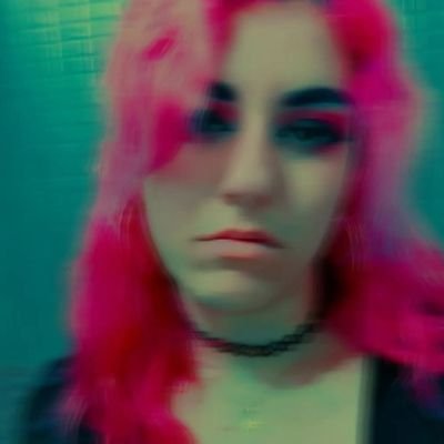 I'm @martendrea (she/her) 🌹 Graphic designer ✏️
Sometimes I draw and attempt to make music. 🎵 (ENG/ESP)
I sang with Paramore 💛🍀 13/04/23