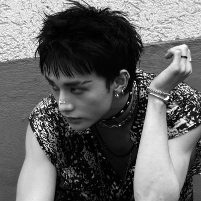 12_weborntodie's profile picture. W zimę człowiek składa się z 75% mandarynek 🍊🍊
|23|