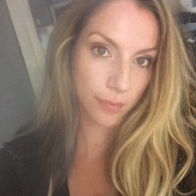 bassettsnbunny's profile picture. 