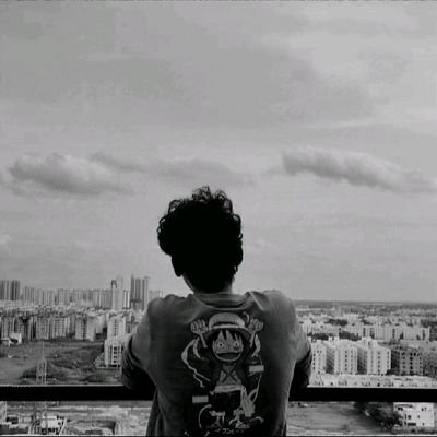 mathanbuilds's profile picture. 👀