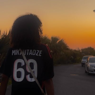 ✞ • un ptit brownie. | @ol - @Arsenal | @AntoGriezmann - @MikautadzeG (#LiberezMikautadze) | « que le diable t’emporte à 312km »