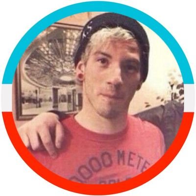 socially inept • ill be whatever you make me • 17 • he/him • only skeleton bones remain