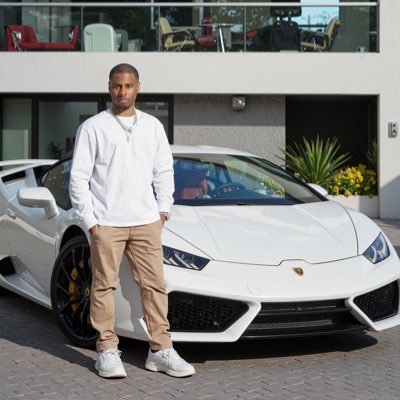 Started a Digital Media Agency @RiviereGroup. Platinum Music Producer/Mix & Mastering Engineer Portfolio: https://t.co/QPDtcX4swI USN Veteran