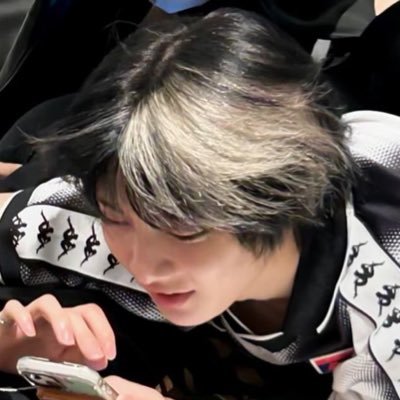 sono : vai dormer eu : mas eu to esperando o oreo hair do jeongin voltar sono : e onde ele tar