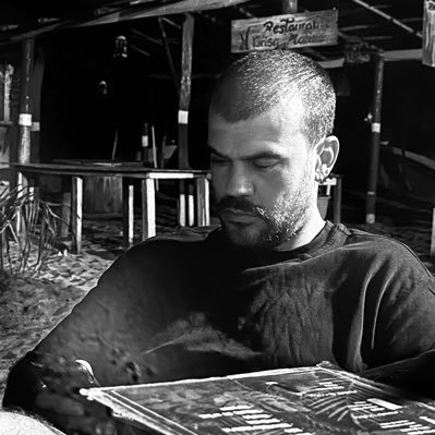 Creador de Stronglify, un generador de páginas estáticas que funciona para estrategias de SEO y muchos más usos.