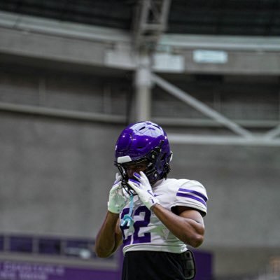 @UNIFootball committ. | 1st team All-State/2x 1st Team All conference LB | All Metro LB |