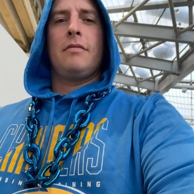 Data Center Inventory & Material Director | Hockey Player | LA Chargers ⚡️, LA Dodgers, Boston Celtics, Anaheim Ducks , Notre Dame Fighting ☘️ fan | MAGA 🇺🇸