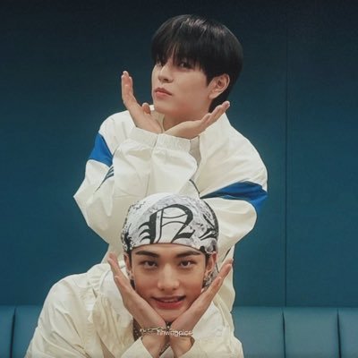 “what do you even know?” “hyunjin’s clueless” .☘︎ ݁˖