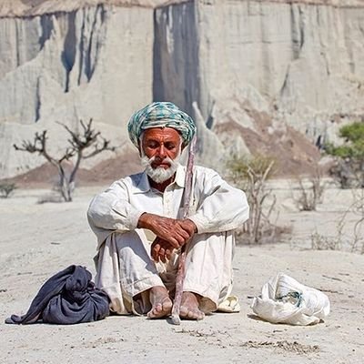 Baluch political activist and activist (the enemy's fear of our pen and footsteps)
The pen of dormant thoughts moves the steps for change.
#balochistan