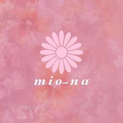 歌手活動してます。約一年半ぶりの新曲『full moon 』リリースしました!
これからも聴いた人の心に響くような歌詞、曲を届けたいです!
また、1児のママです。よろしくお願い致します_(._.)_