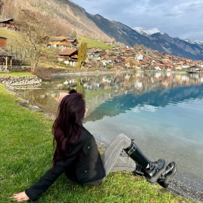 AuroraShards's profile picture. 저는 여행을 정말 좋아해서
지금까지 미국과 유럽, 동남아 여러 나라를 여행하며
다양한 문화를 직접 경험해왔어요🌍✨

다음 여행지는 한국이에요🇰🇷✨
이번에는 서울을 방문해
도시의 활기와 감성을 느끼고 싶어요.🌈
그리고 부산에서 바다 풍경을 즐길 예정이에요.🌿