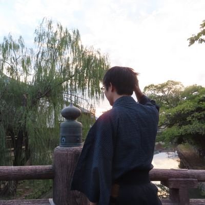 アラサー #着物 等の雑学を勉強しつつぽつぽつ呟きます。座右の銘『渇すれども盗泉の水を飲まず』|ノンケ|着物と出会って11年。|
和裁を学び、色紋付を仕立てたい。|【趣味】卓球/三味線/尺八/変体仮名練習/トランプマジック/アコースティックギター|卓球垢@ZarusobaPursuer