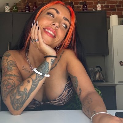 Em | 35 | Mum - Cosplay - MILF ❤️ the link you need is below 👇 click it & then DM introducing yourself