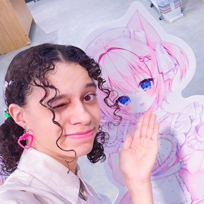 グラフィックデザイナー 🤍 2次元とファッションオタク 🤍 新しいアカウントを作ったよ!すみません!🤪🤪🤪