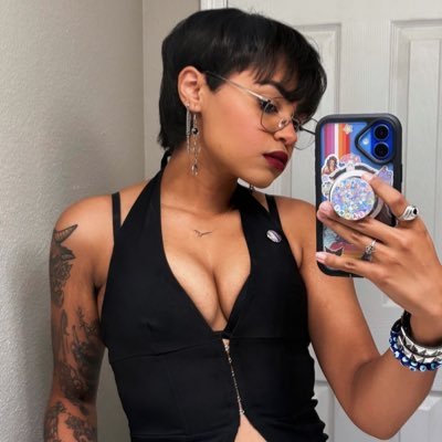 26 ♉︎ • MDNI • black femme dyke • poly + adi 💜• maximalist & toy collector 🧸 • priv: @imfurryadjacent !!