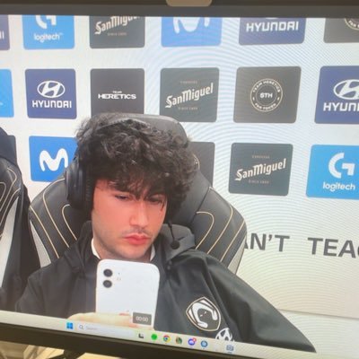 20 yo mid laner for @Teamheretics Contact : @DarthYellow_lol