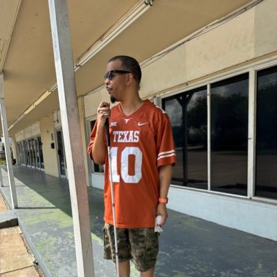 God my family and Texas football… HOOKEM 🤘🏾🏈💯 #Texas