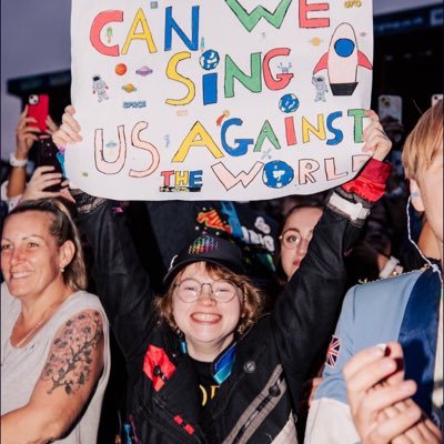 lifelong coldplayer | disabled | 26 | chris martin complimented my viva jacket (27.08.2025) 💙 | coldplay x13