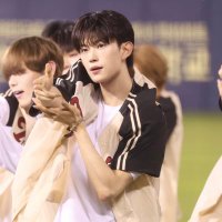 건빵단 (@gwoo26) 's Twitter Profile