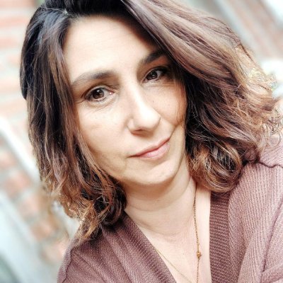 Auteure du livre Pourquoi es tu restée ? publié chez La P'tite Hélène Editions
Prochaine parution en autoédition sur Amazon