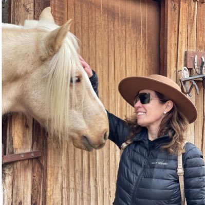 Amante del campo y los caballos. Cabalgar… allí, donde el viento se inclina y los sueños relinchan. 🚫DM @rodrigocab ♥️
