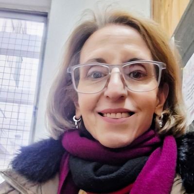 Yo quiero ser una chica Almodóvar, como la Maura, como Victoria Abril,un poco lista, un poquitín boba, ir con Madonna en una limousine