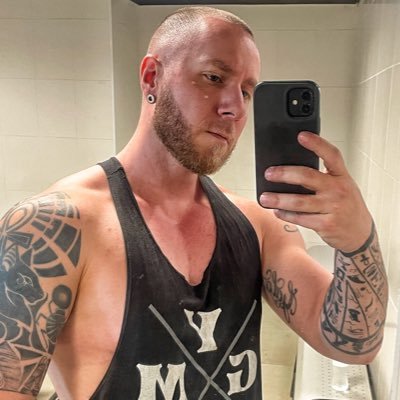 Personal Trainer / Preparador Físico
Former: @VivoKeyd
Contato: galazzopersonal@gmail.com