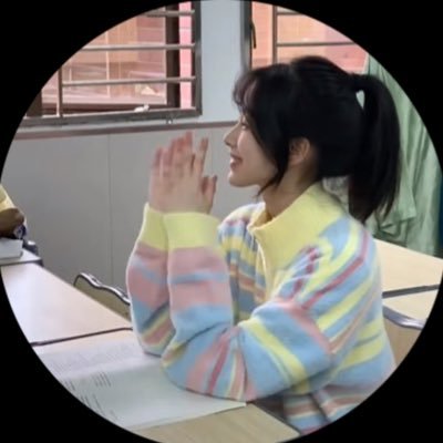 我真服了!好端端的大号被抬走了! 我只是发了个阅兵!给我1w多粉丝的账号out了!我是本人,另外一个号是假的,大家不要相信! 06年女高,分享日常!谢谢大家喜欢 ,目前大一!
